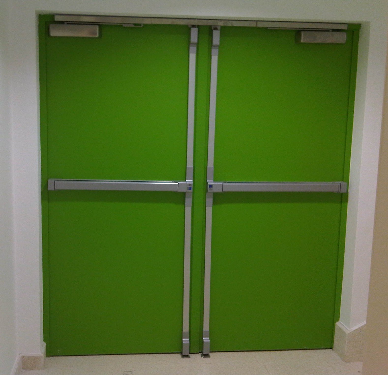 Puertas antipanico emergencias contafuegos